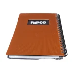 رنگ: مسی Alt Text: NB647 مسی دفتر یادداشت پاپکو با جلد متالیک ضد خش و ۱۰۰ برگ خط‌دار