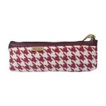 جامدادی تک زیپ کپیتال، رنگ سفید و قرمز، جمع‌وجور و مقاوم، مناسب نگهداری لوازم تحریر دانش‌آموزان و دانشجویان